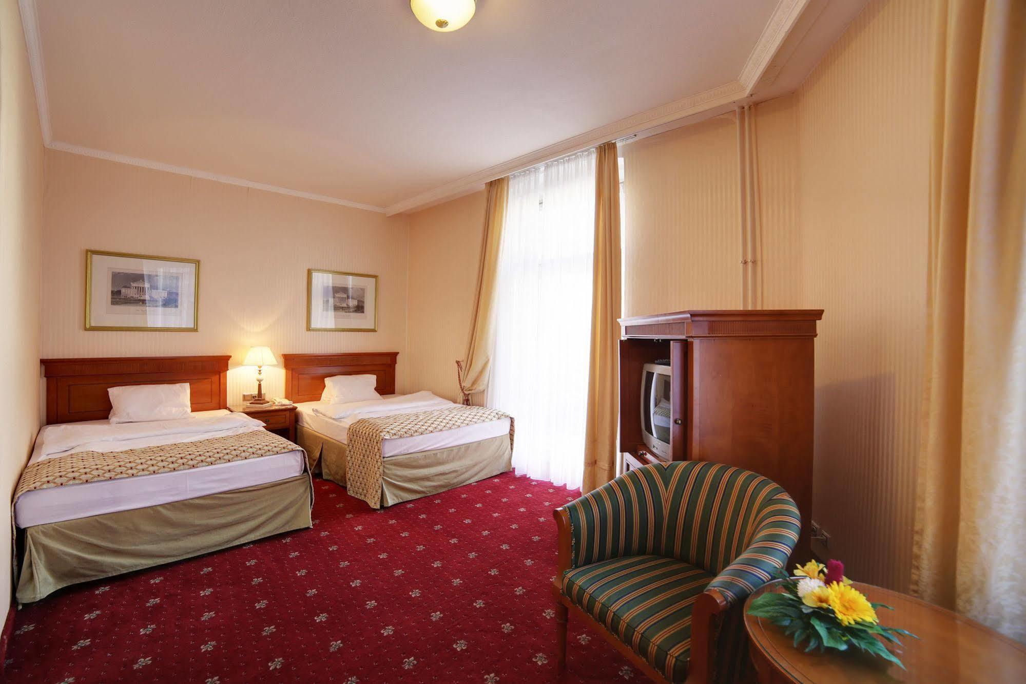 Lauretta Отель 4*