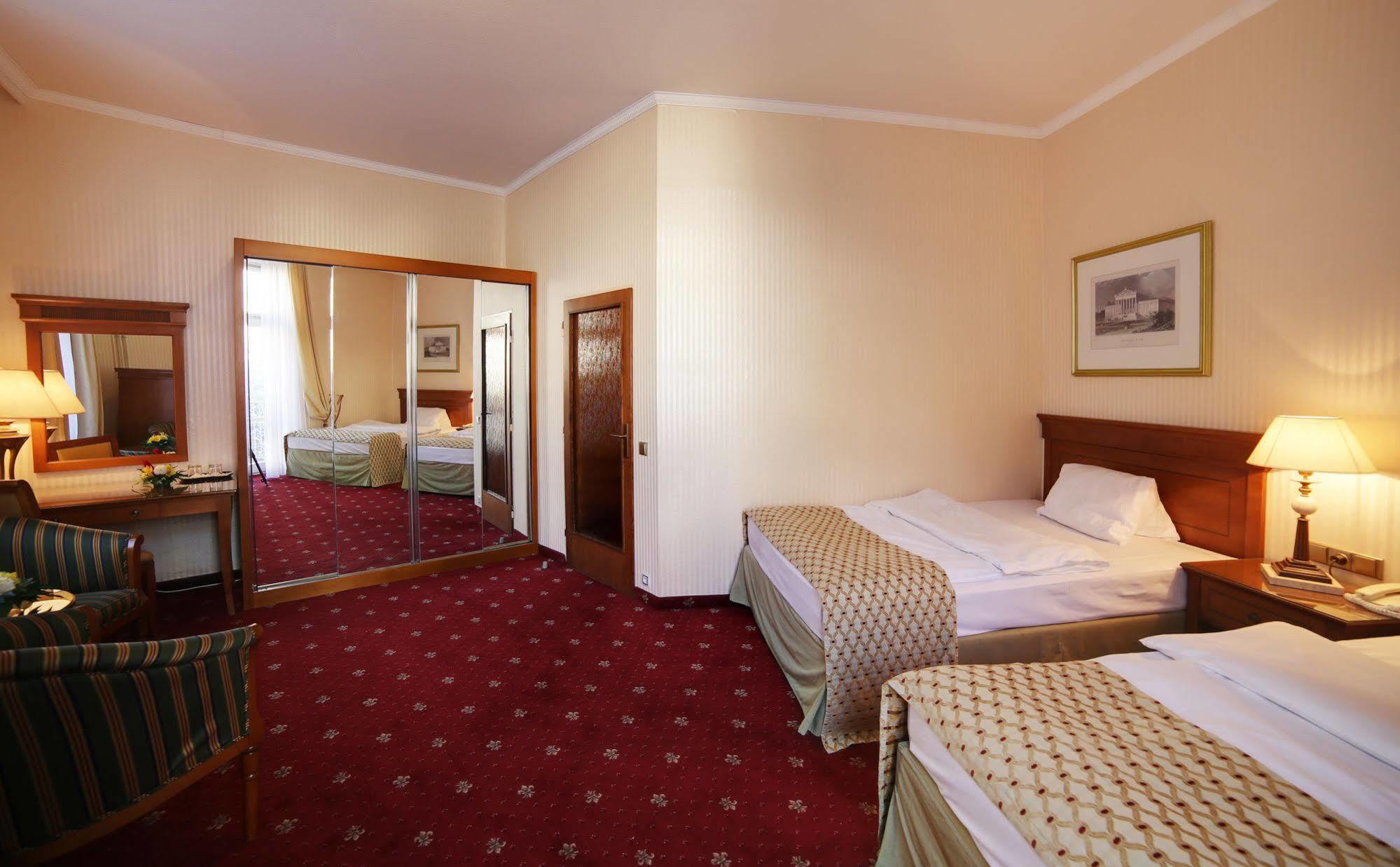 Отель Lauretta 4*